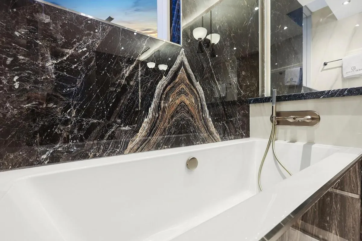 First Class 3Br Burj Khalifa & Fountain View Dubai Apartment